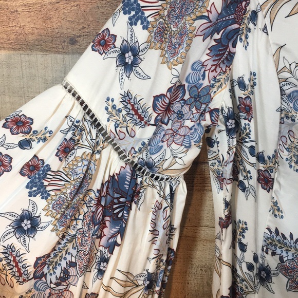 Willow & Clay Floral Blouse - Picture 6 of 8